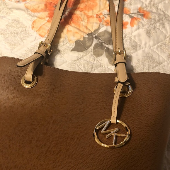 NWT Michael Kors Jet Set Tote - Picture 15 of 16